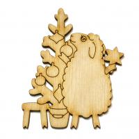 Овечка прикрашає ялинку