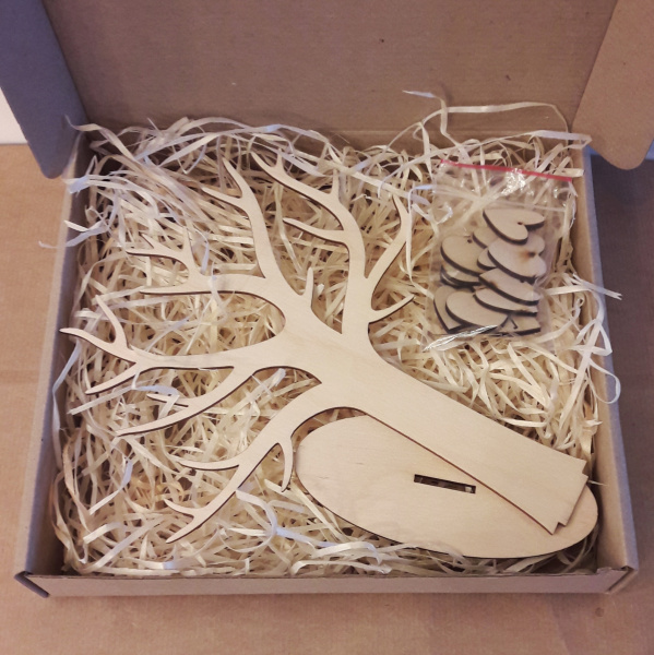 Дерево з сердечками