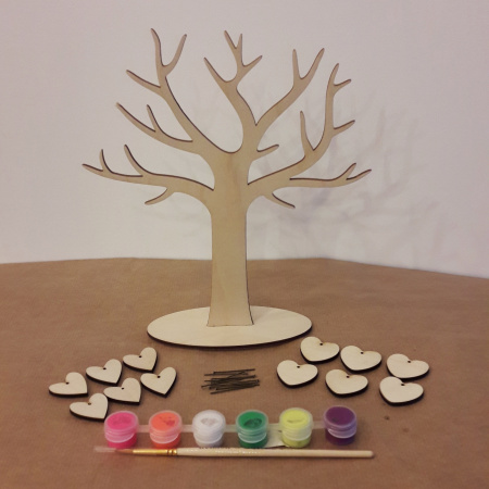 Дерево з сердечками